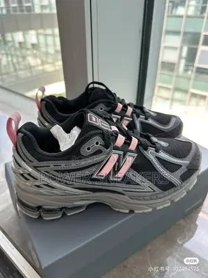 New Balance 1906R