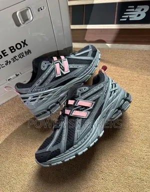 New Balance 1906R