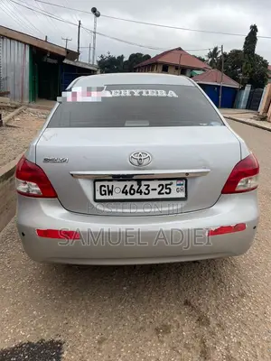 Toyota Belta 2012 Silver