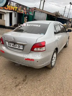 Toyota Belta 2012 Silver
