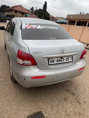 Toyota Belta 2012 Silver