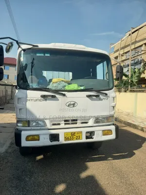 Kia Rhino 2002 White
