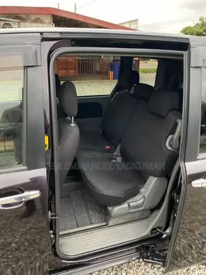 Toyota Sienta 2012 Beige