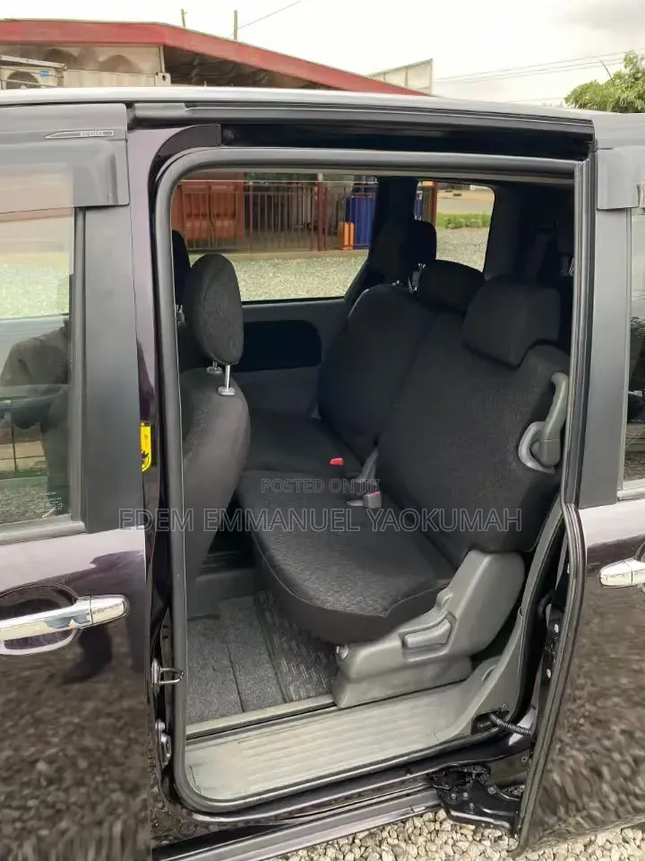 Toyota Sienta 2012 Beige