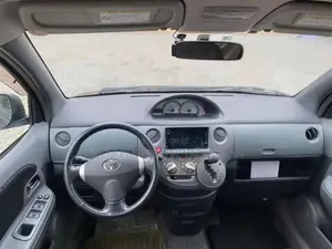 Toyota Sienta 2012 Beige