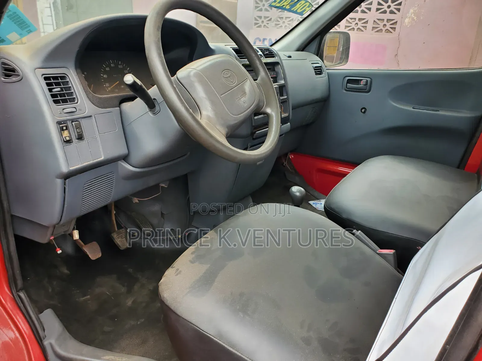 Toyota HiAce 2006 Red