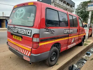 Toyota HiAce 2006 Red