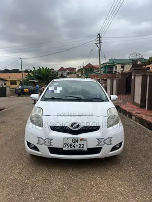 Toyota Vitz 1.3 AWD 3dr 2010 White