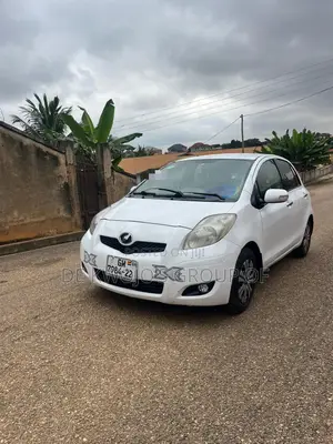 Toyota Vitz 1.3 AWD 3dr 2010 White