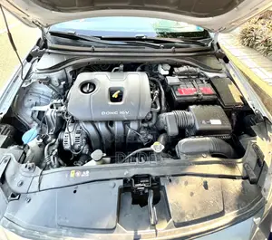 Hyundai Elantra SE Sedan FWD (2.0L 4cyl 6M) 2017 Silver