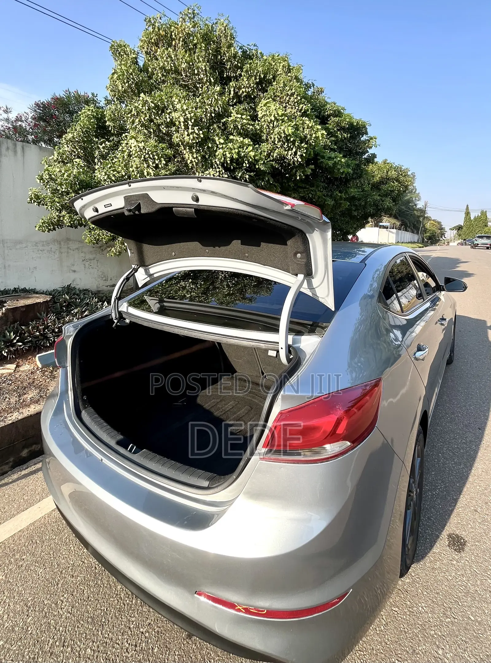 Hyundai Elantra SE Sedan FWD (2.0L 4cyl 6M) 2017 Silver
