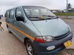 Toyota HiAce 2010 Green