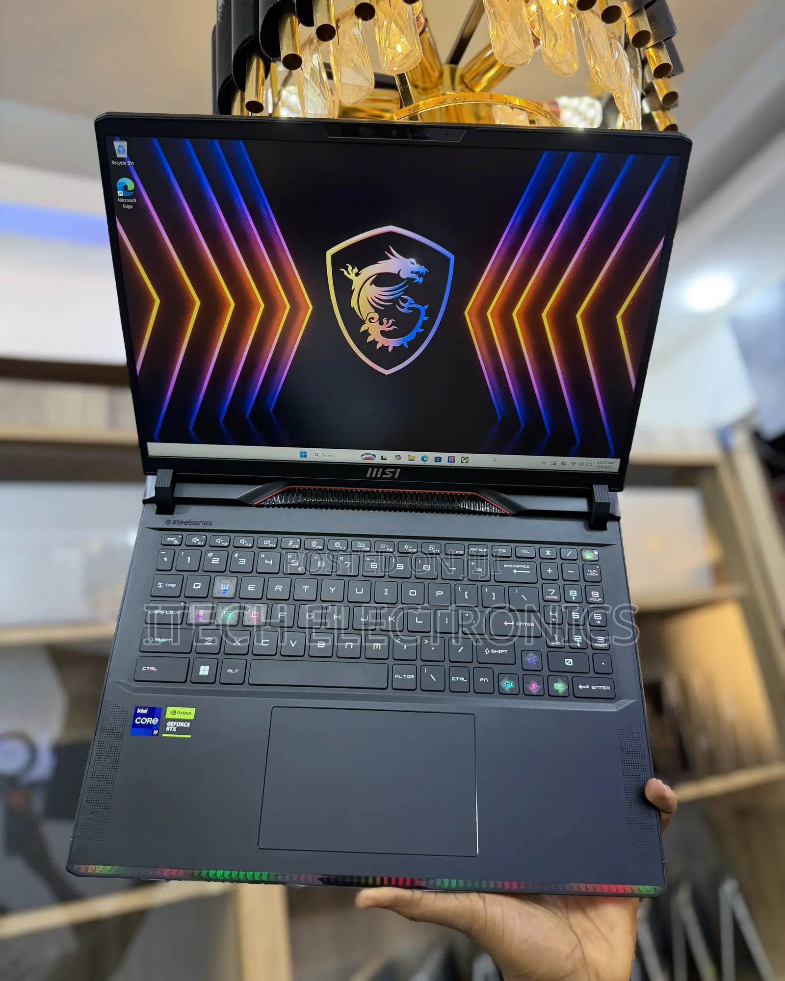 Laptop MSI Raider GE68HX 13VI-202US 32GB Intel Core i9 SSD 1T