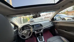 Hyundai Elantra Limited Sedan FWD (2.0L 4cyl 6A) 2017 Blue