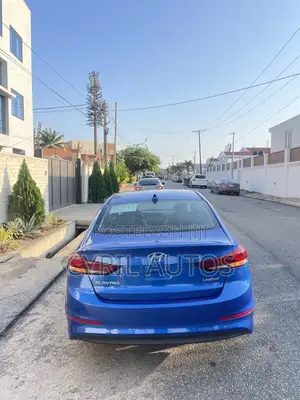 Hyundai Elantra Limited Sedan FWD (2.0L 4cyl 6A) 2017 Blue