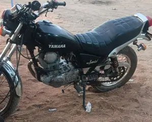 Yamaha 1995 Black