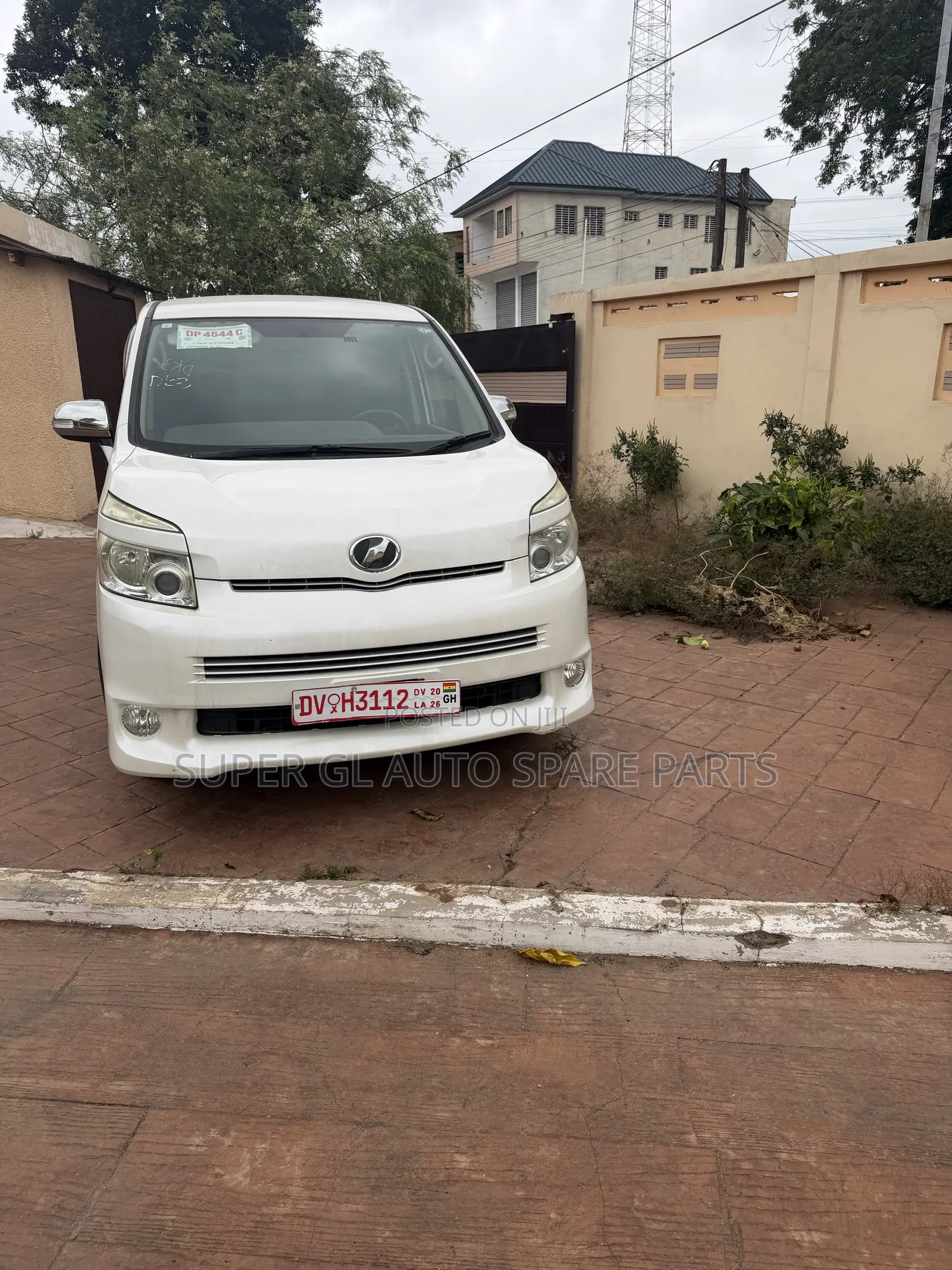 Toyota Voxy X 2WD 8-Seater 2009 White