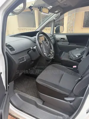 Toyota Voxy X 2WD 8-Seater 2009 White