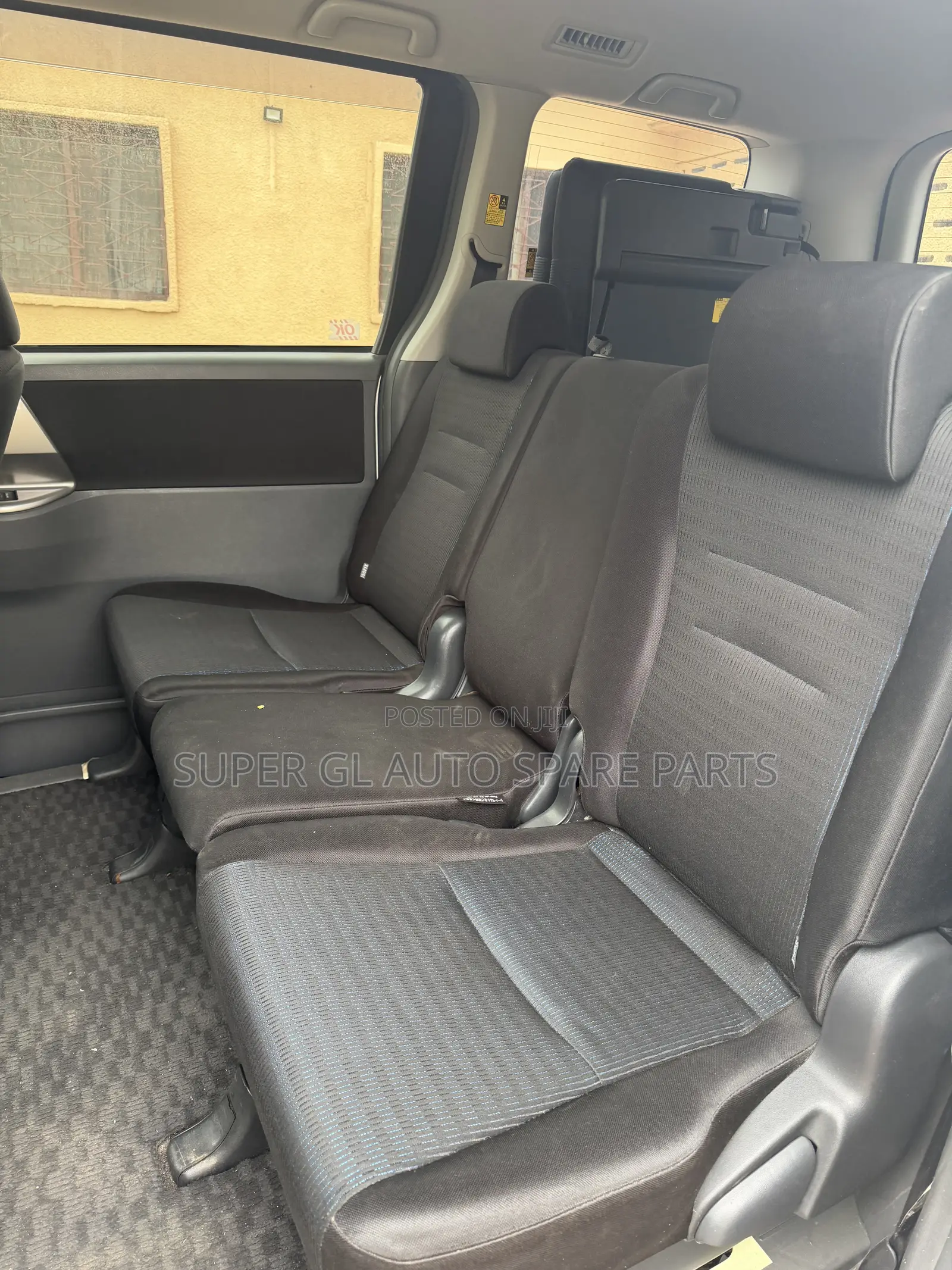 Toyota Voxy X 2WD 8-Seater 2009 White