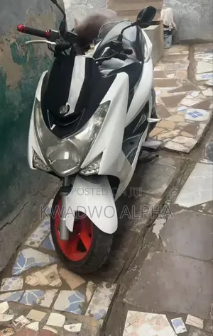 Yamaha Majesty 2017 White