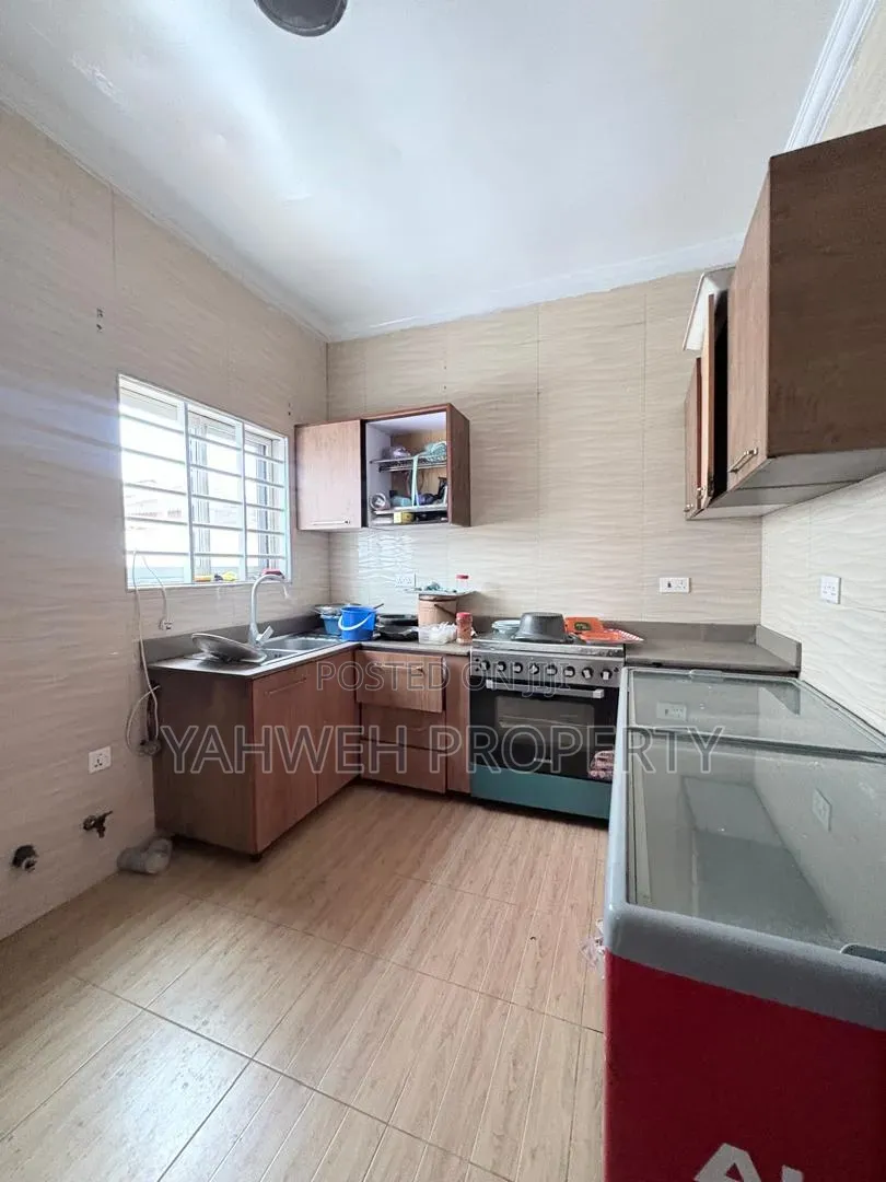 3bdrm House in Comm.16, Baatsona Total for rent