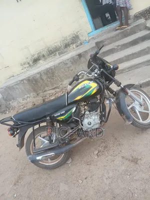 Bajaj Boxer 125 2025