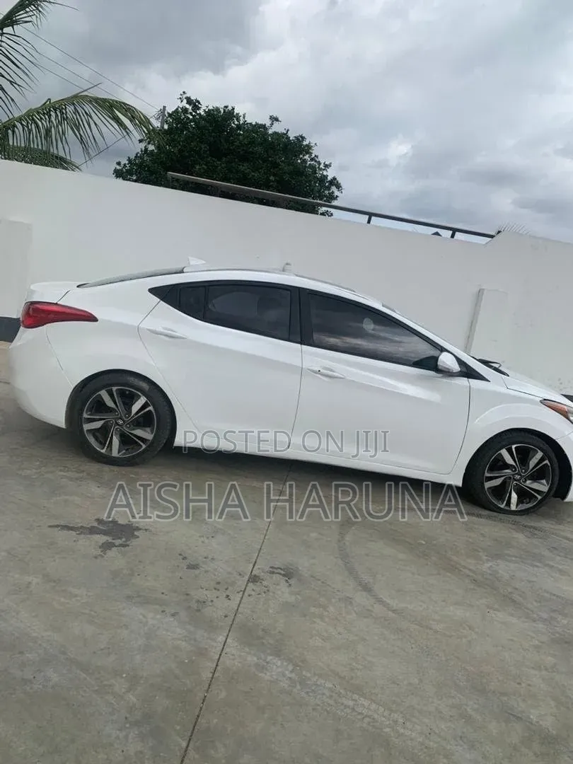 Hyundai Elantra Limited Sedan FWD (1.8L 4cyl 6A) 2013 White