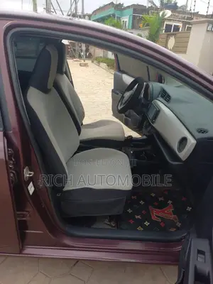 Toyota Vitz 1.0 FWD 3dr 2012 Brown