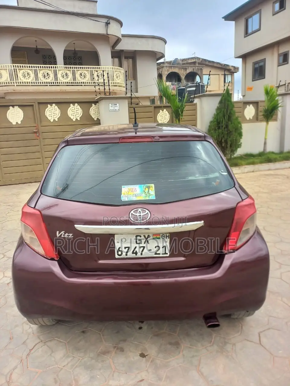 Toyota Vitz 1.0 FWD 3dr 2012 Brown