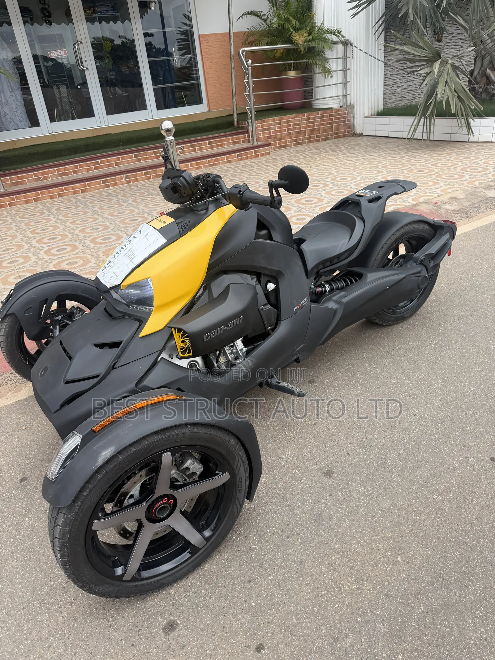Can-Am 2025 Yellow