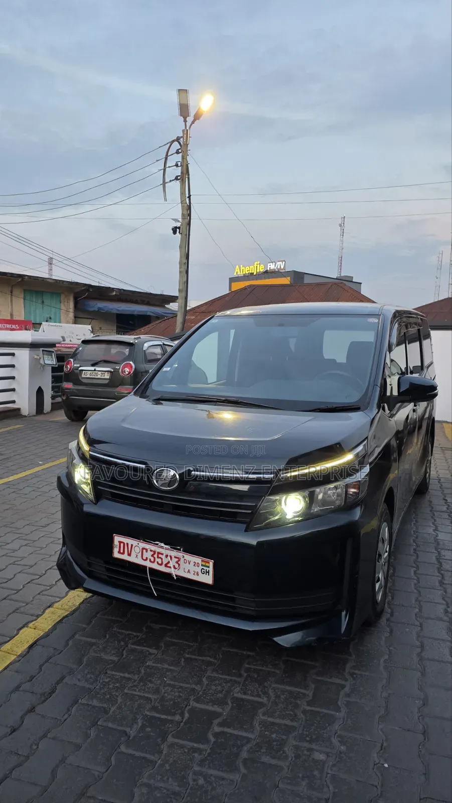 Toyota Voxy V 4WD 8-Seater 2016 Matt Black