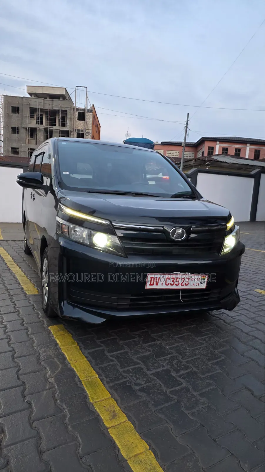 Toyota Voxy V 4WD 8-Seater 2016 Matt Black