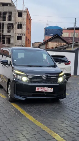 Toyota Voxy V 4WD 8-Seater 2016 Matt Black