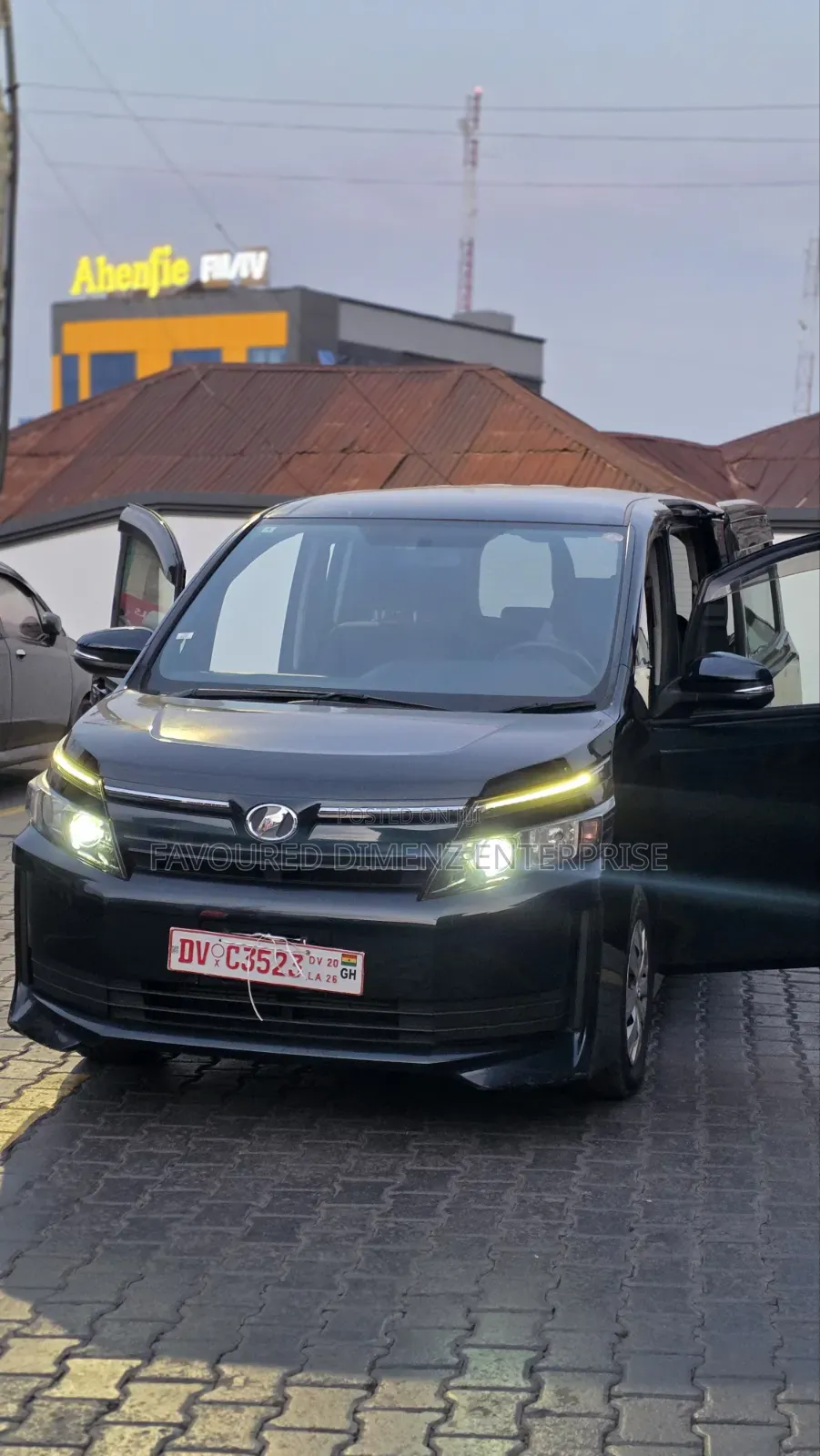 Toyota Voxy V 4WD 8-Seater 2016 Matt Black