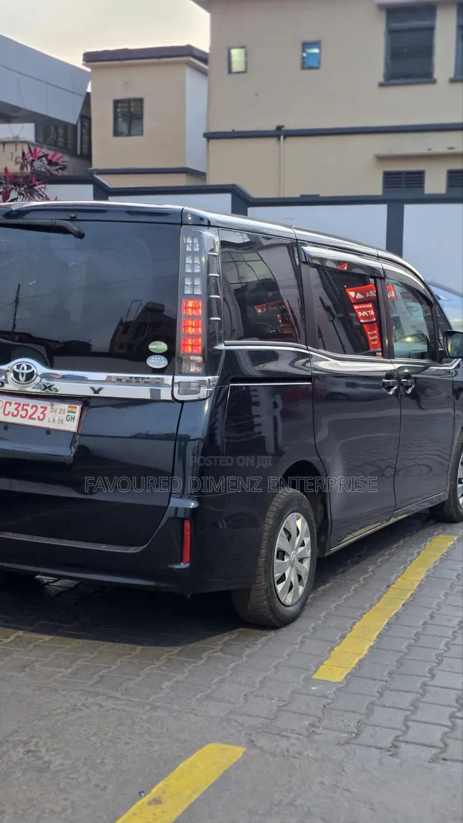 Toyota Voxy V 4WD 8-Seater 2016 Matt Black