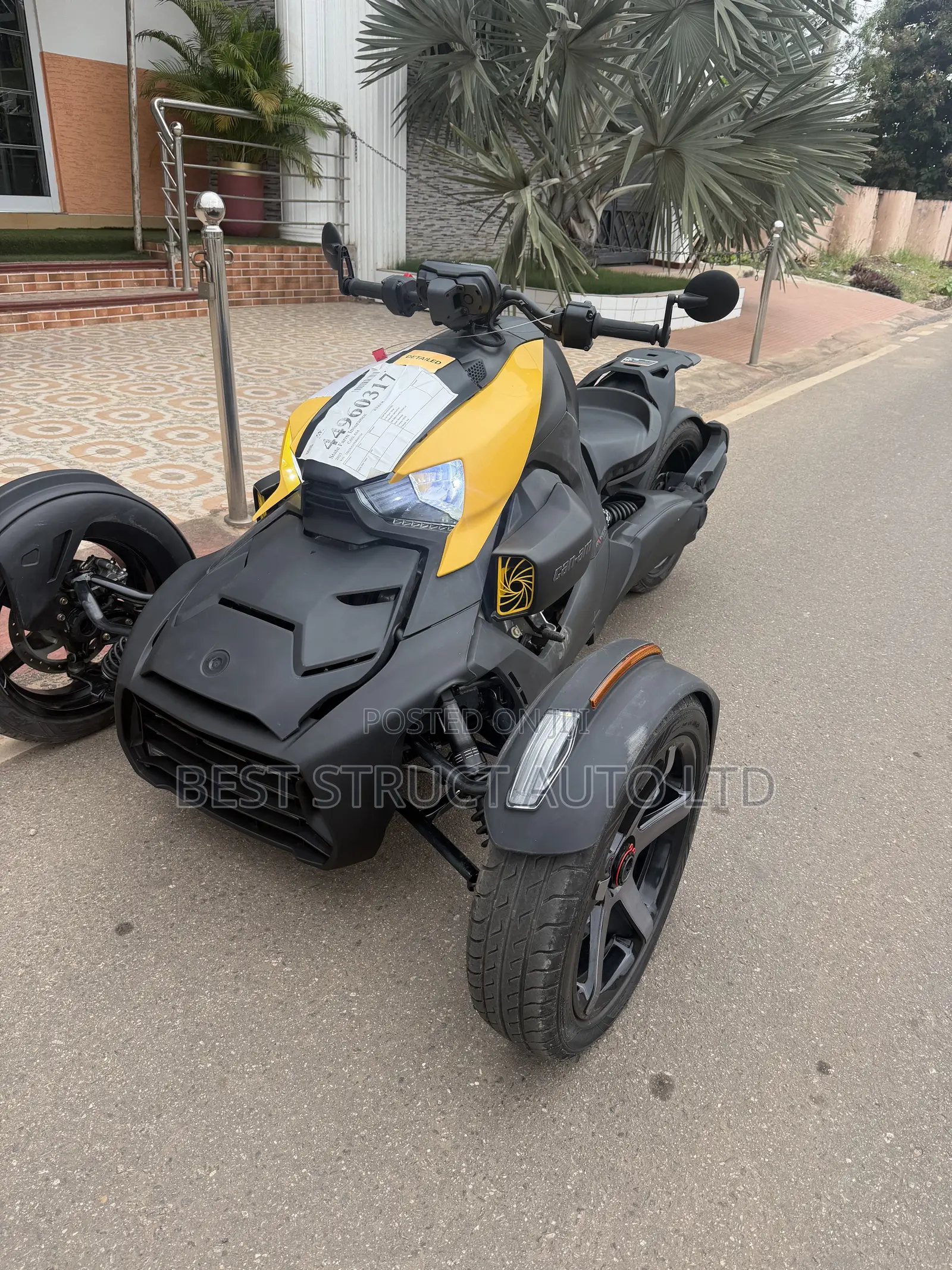 Can-Am 2025 Yellow