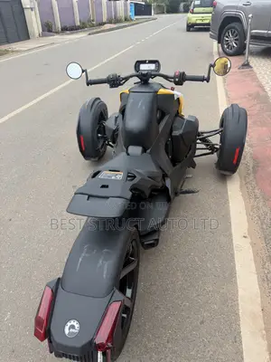Can-Am 2025 Yellow