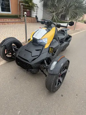 Can-Am 2025 Yellow