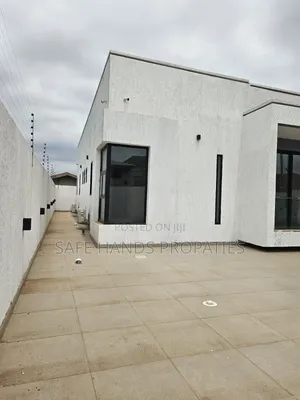 3bdrm House in Lakeside Estate, Accra Metropolitan for sale