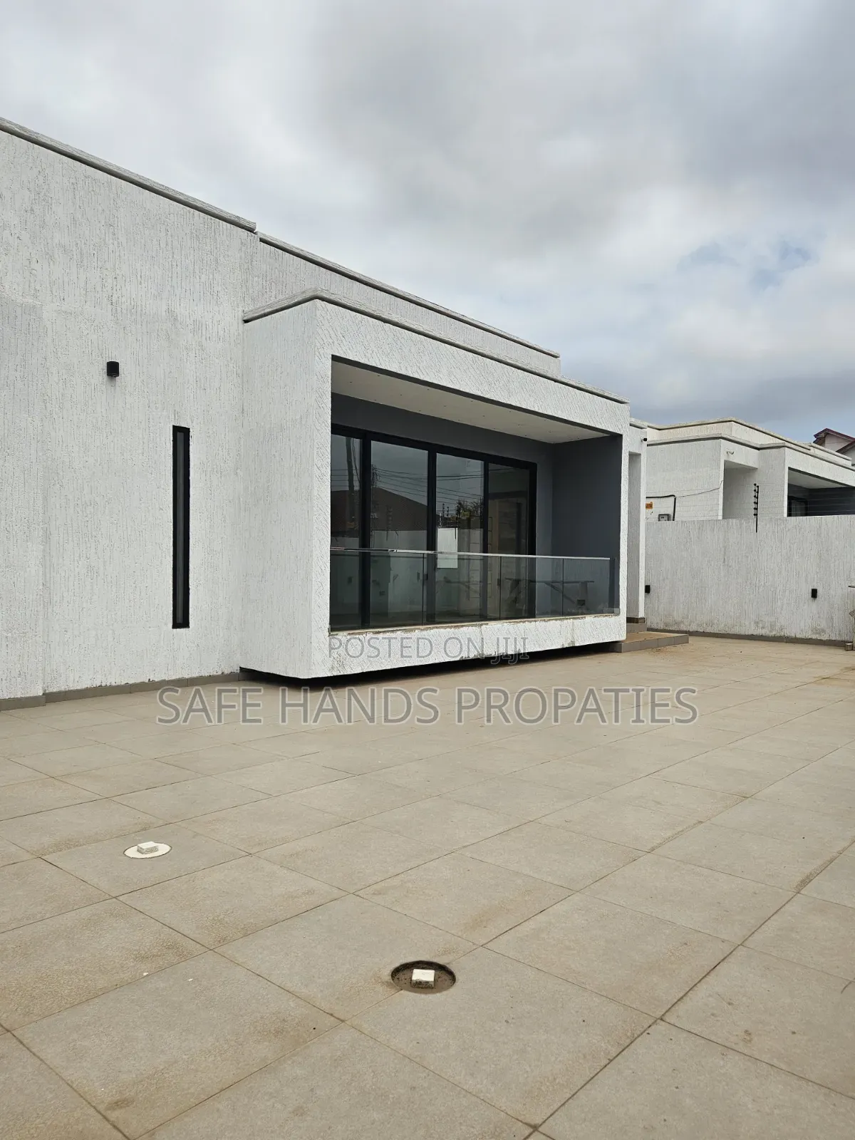 3bdrm House in Lakeside Estate, Accra Metropolitan for sale