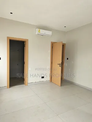 3bdrm House in Lakeside Estate, Accra Metropolitan for sale