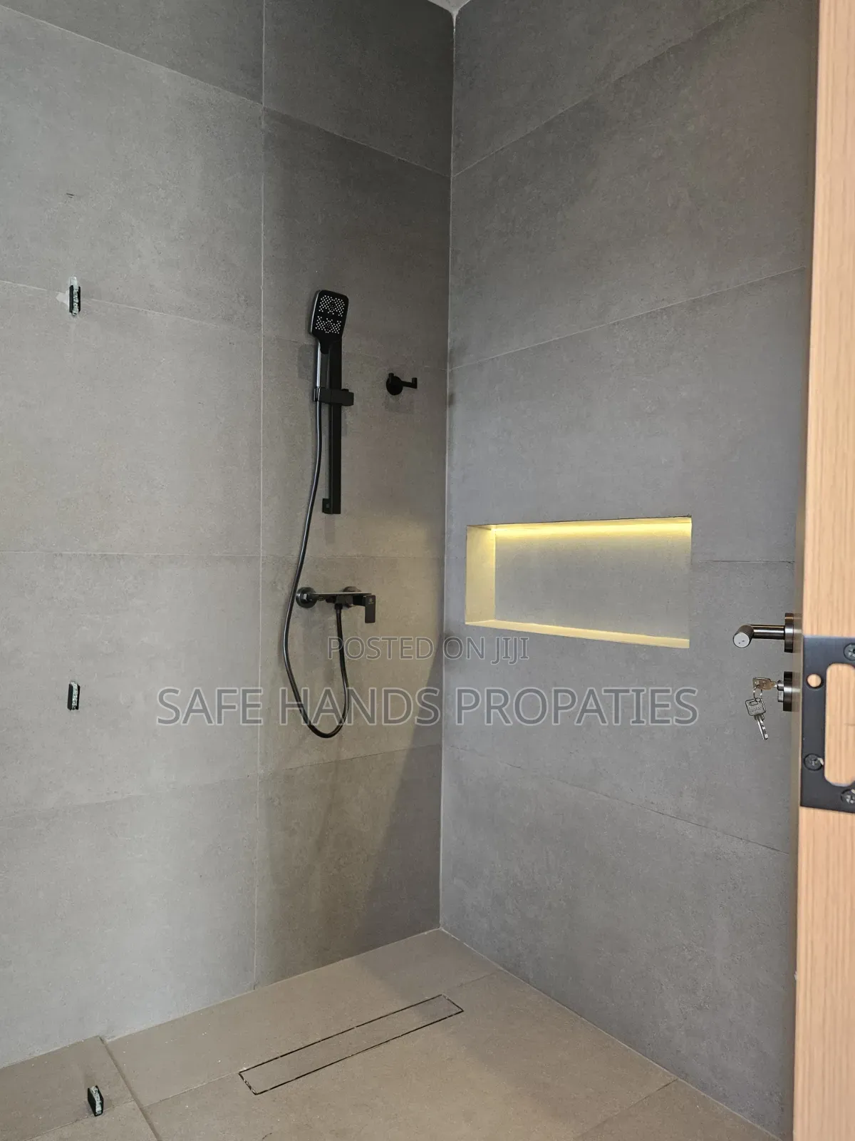3bdrm House in Lakeside Estate, Accra Metropolitan for sale