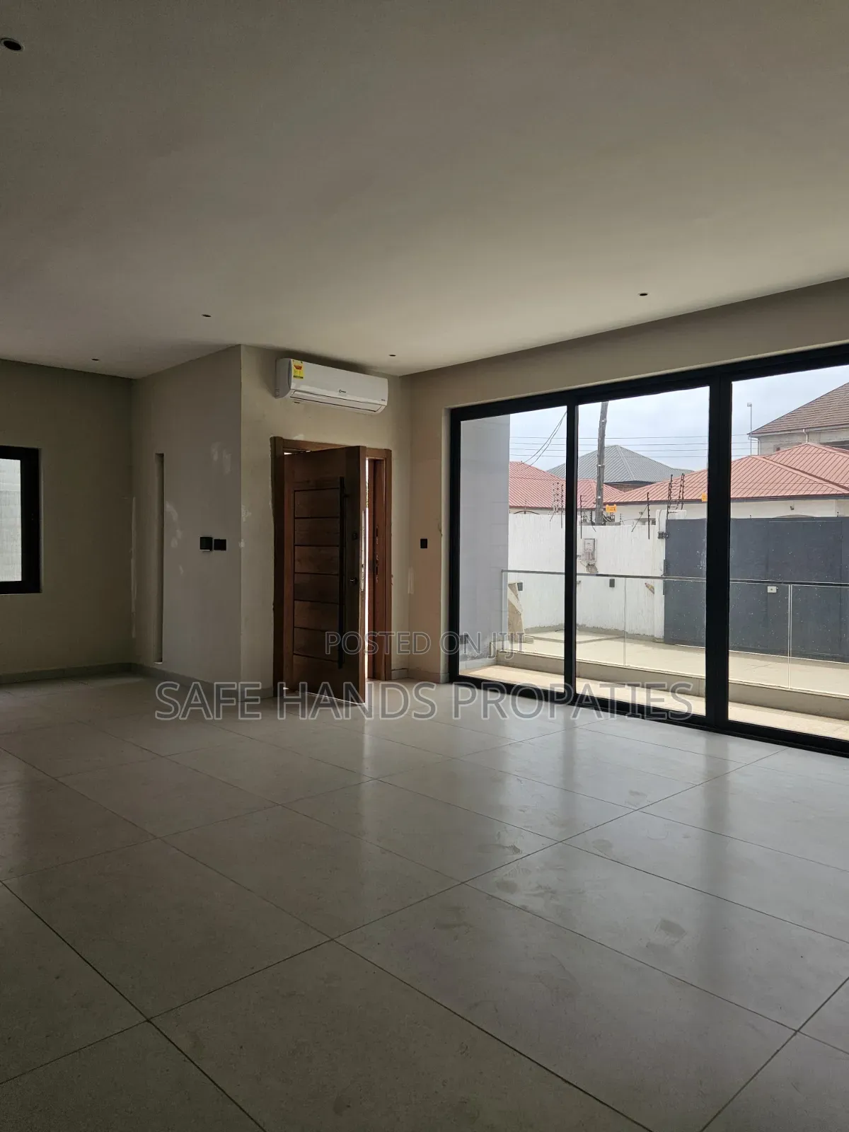 3bdrm House in Lakeside Estate, Accra Metropolitan for sale