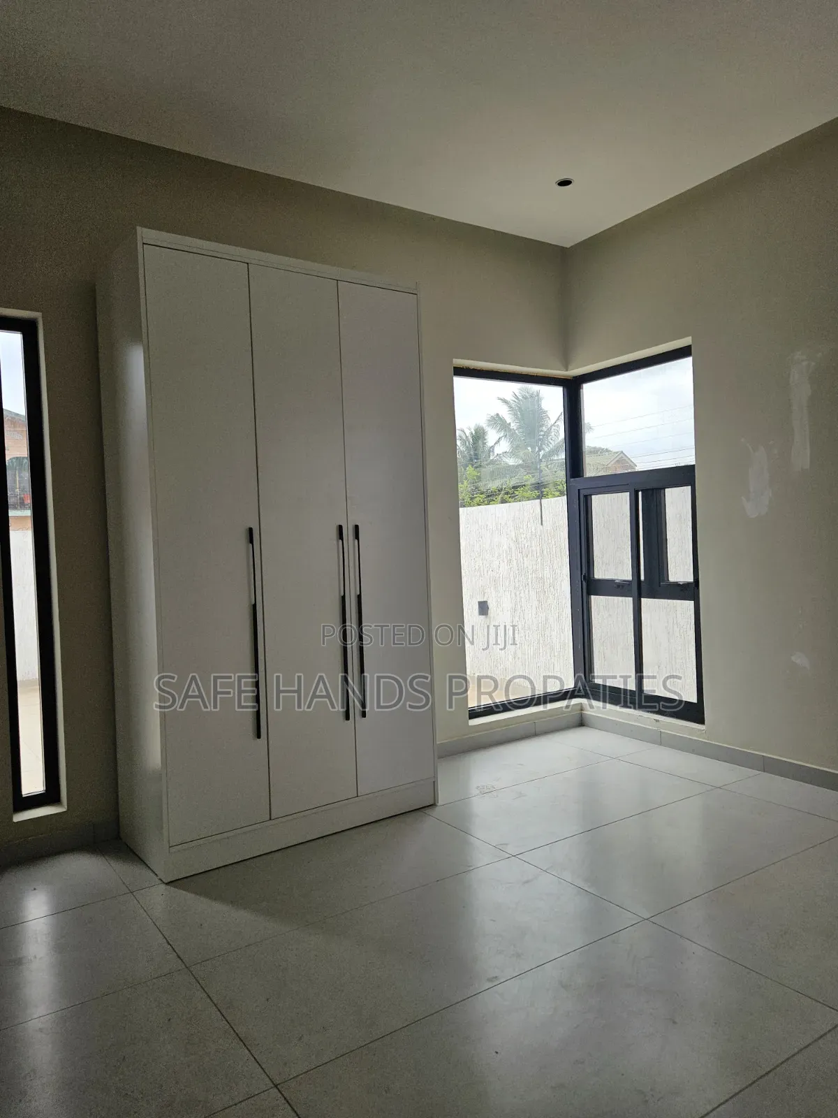 3bdrm House in Lakeside Estate, Accra Metropolitan for sale