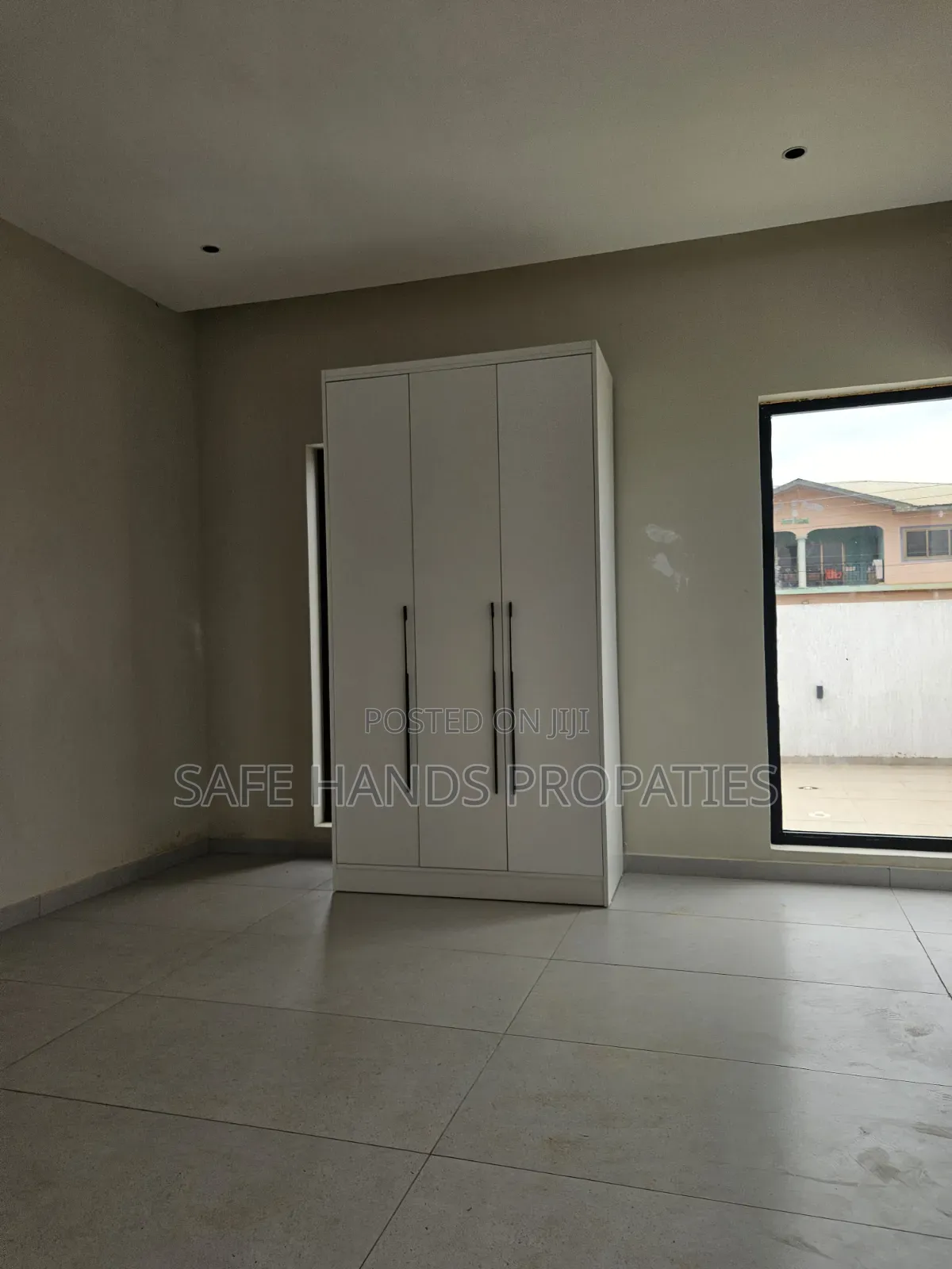 3bdrm House in Lakeside Estate, Accra Metropolitan for sale