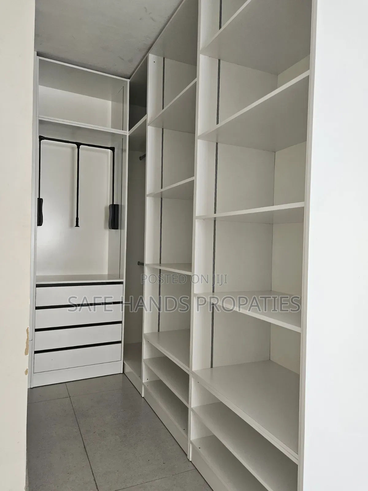 3bdrm House in Lakeside Estate, Accra Metropolitan for sale