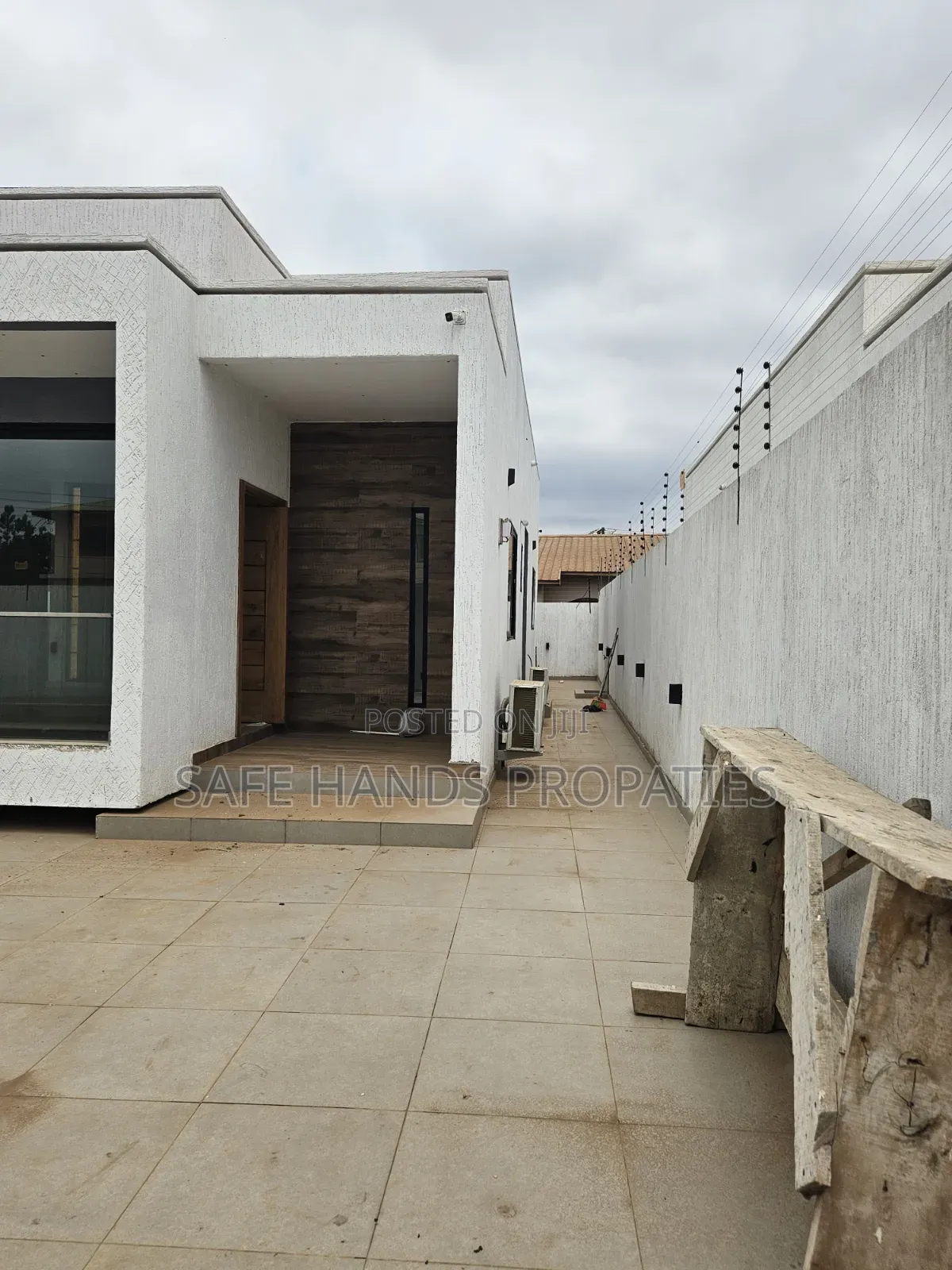 3bdrm House in Lakeside Estate, Accra Metropolitan for sale