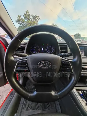 Hyundai Elantra Limited Sedan FWD (2.0L 4cyl 6A) 2017 Red