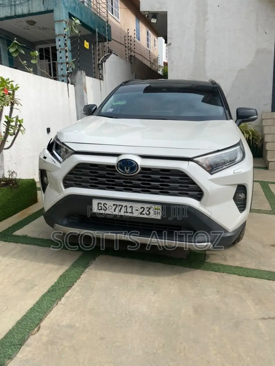 Toyota RAV4 2021 White