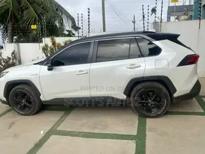 Toyota RAV4 2021 White